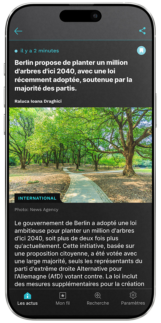 A smartphone screen displaying the Informat news app article interface in French, designed by Quickdata, showing a dark mode layout with a headline about Berlin’s tree-planting law, a large feature image of a park, timestamp, category label, and bottom navigation menu.
